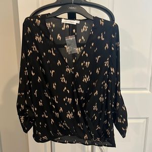 All in favor, medium, black / tan